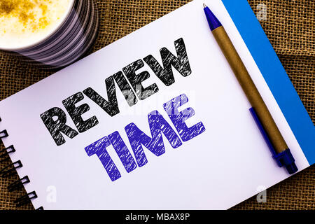 Konzeptionelle Hand schreiben, überprüfen. Business foto Präsentation Auswertung Umfrage Überprüfung Analyse Checkup Inspektion Revision Notebo geschrieben Stockfoto