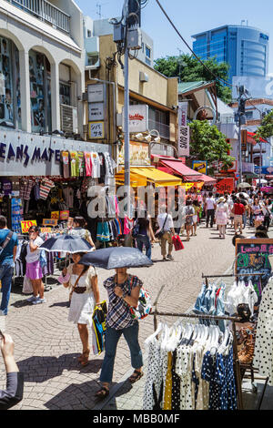 Tokio Japan, Asien, Orient, Harajuku, Takeshita Dori, Straße, Shopping Shopper Shopper shoppen Geschäfte Markt Märkte Markt kaufen verkaufen, Einzelhandelsgeschäft zu Stockfoto