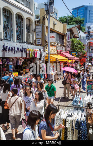 Tokio Japan, Orient, Harajuku, Takeshita Dori, Straße, Shopping Shopper Shopper shoppen shoppen shoppen shoppen shoppen Markt kaufen verkaufen, speichern Geschäfte Unternehmen, Kanji, Hi Stockfoto