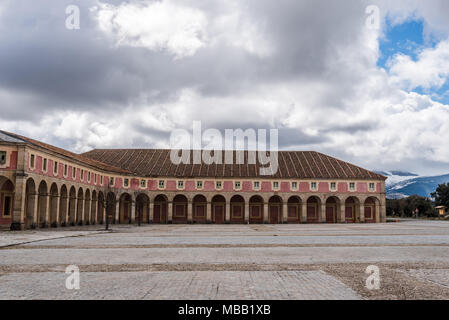 Navas de Ayllon, Spanien - 31. März 2018: Im freien Blick auf den Königlichen Palast von ayllon in Segovia. Der Palast wurde als Jagdschloss genutzt. Stockfoto