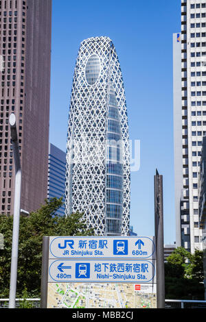 Tokyo Japan,Shinjuku,Mode Gakuen Cocoon Tower,Wolkenkratzer,Schild,Wegbeschreibungen,Informationen,Kanji,Zeichen,Japanisch & Englisch,Japanisch,Orientalisch,Japan11071 Stockfoto