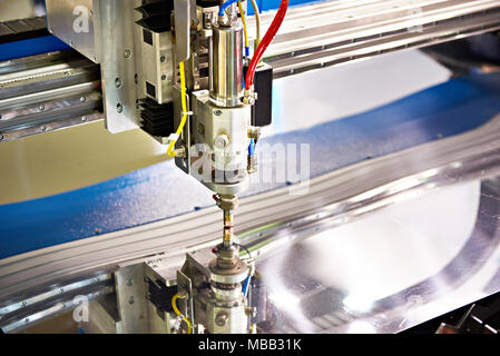 Laserschneidanlage für die Herstellung von Metall Stockfoto