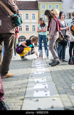 Ceske Budejovice, Tschechien. 09 Apr, 2018. Commemorative treffen in Gedenken an die Opfer des Krieges Konzentrationslager für Roma in Lety fand in Ceske Budejovice, Tschechien am Montag, 9. April 2018. Credit: Petr Skrivanek/CTK Photo/Alamy leben Nachrichten Stockfoto