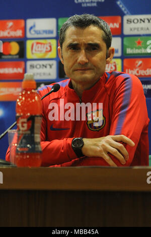 Rom, Italien. 9. April 2018. Ernesto Valverde, Trainer des FC Barcelona im Stadio Olimpico in Rom während der Pressekonferenz vor dem Viertelfinale Champions League Match Roma-Barcellona Credit: Paolo Pizzi/Alamy leben Nachrichten Stockfoto