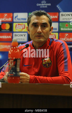 Rom, Italien. 9. April 2018. Ernesto Valverde, Trainer des FC Barcelona im Stadio Olimpico in Rom während der Pressekonferenz vor dem Viertelfinale Champions League Match Roma-Barcellona Credit: Paolo Pizzi/Alamy leben Nachrichten Stockfoto