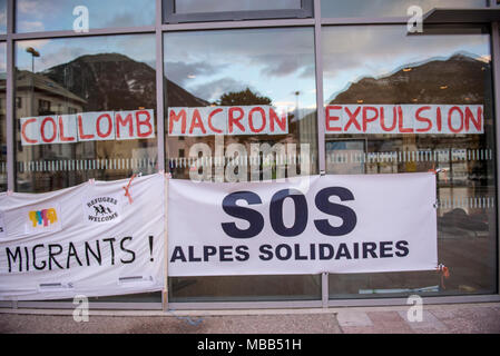 April 9, 2018 - Briancon, France-April 9, 2018: Migranten Grenze Frankreich Italien, Briancon Bahnhof von Migranten und sozialen Zentren belegt undokumentierte Migranten in Frankreich. Credit: Stefano Guidi/ZUMA Draht/Alamy leben Nachrichten Stockfoto