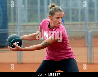 Tschechische Tennisspieler Karolina Pliskova Züge nach der Pressekonferenz auf der J&T Banka Prag Open Tennis Turnier, in Prag, Tschechische Republik, am 10. April 2018. (CTK Photo/Michaela říhová) Stockfoto