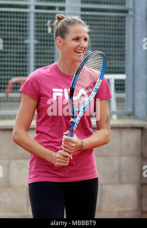 Tschechische Tennisspieler Karolina Pliskova Züge nach der Pressekonferenz auf der J&T Banka Prag Open Tennis Turnier, in Prag, Tschechische Republik, am 10. April 2018. (CTK Photo/Michaela říhová) Stockfoto