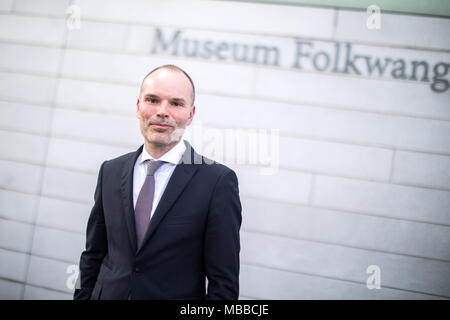 10 April 2018, Essen, Deutschland: Neuer Direktor des Museum Folkwang, Peter Gorschlüter, in der Ausstellung. Peter Gorschlüter übernimmt die Verwaltung des Museum Folkwang in Essen im Sommer. Foto: Marcel Kusch/dpa Stockfoto