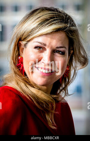 Amsterdam, Niederlande. 10 Apr, 2018. Queen Maxima der Niederlande besucht die Royal Concertgebouw Orchestra in Amsterdam, Niederlande, 10. April 2018. Quelle: Patrick Van Katwijk / Point de Vue, · KEINE LEITUNG SERVICE · Credit: Patrick Van Katwijk/niederländischen Foto Presse/dpa/Alamy leben Nachrichten Stockfoto