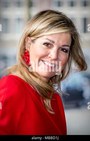 Amsterdam, Niederlande. 10 Apr, 2018. Queen Maxima der Niederlande besucht die Royal Concertgebouw Orchestra in Amsterdam, Niederlande, 10. April 2018. Quelle: Patrick Van Katwijk / Point de Vue, · KEINE LEITUNG SERVICE · Credit: Patrick Van Katwijk/niederländischen Foto Presse/dpa/Alamy leben Nachrichten Stockfoto