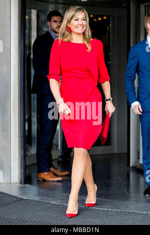 Amsterdam, Niederlande. 10 Apr, 2018. Queen Maxima der Niederlande besucht die Royal Concertgebouw Orchestra in Amsterdam, Niederlande, 10. April 2018. Quelle: Patrick Van Katwijk / Point de Vue, · KEINE LEITUNG SERVICE · Credit: Patrick Van Katwijk/niederländischen Foto Presse/dpa/Alamy leben Nachrichten Stockfoto