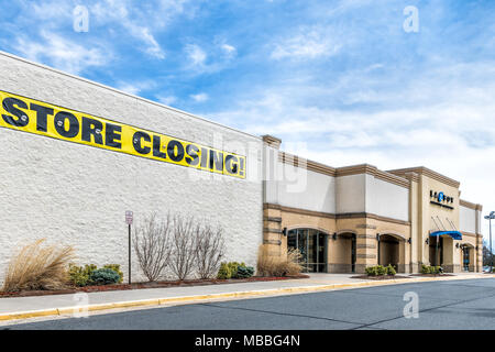 Sterling, USA - April 4, 2018: La-Z-Boy-Store in der Fairfax County, Virginia verkaufen Möbel, Bürostühle mit Shop außen Eingang mit Vorzeichen, logo Stockfoto