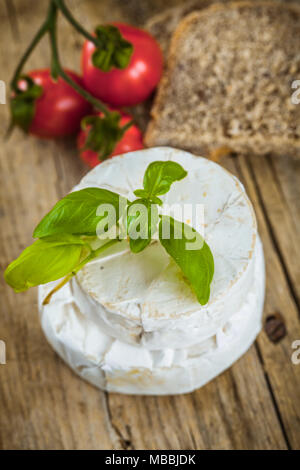 Frischkäse auf Holz Stockfoto