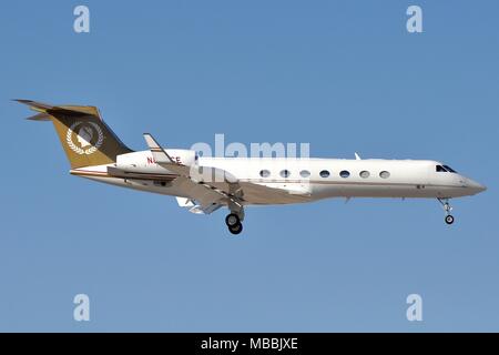 CAESARS ENTERTAINMENT GRUMMAN Gulfstream G550 N898 CE ÜBER ZU LANDEN BEI LAS VEGAS. Stockfoto