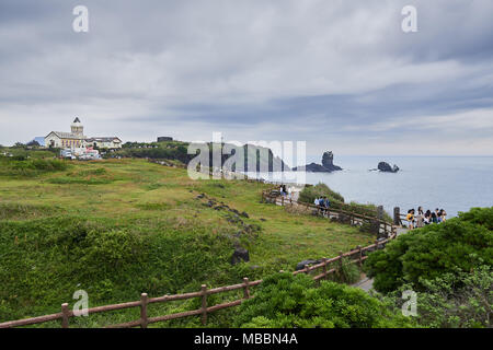 Jeju, Korea - 23. Mai 2017: Seopjikoji ist ein Kap am Ende der östlichen Ufer der Insel Jeju. Der Ort ist berühmt für die Dreharbeiten der Kinos ein Stockfoto