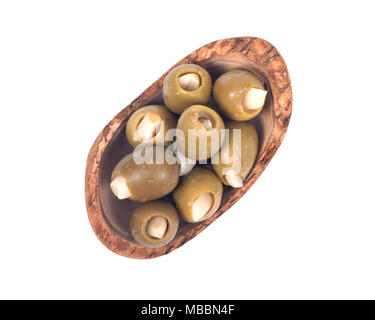 Grüne kolossale Oliven gefüllt mit Knoblauch Handschuhe Hand in Olivenholz Schüssel Stockfoto