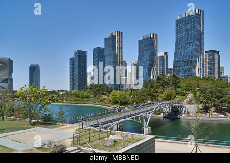 Incheon, Südkorea - 27. April 2017: Songdo International Business District (Songdo IBD) mit Songdo Central Park. Die Stadt ist eine neue Smart City und Connec Stockfoto