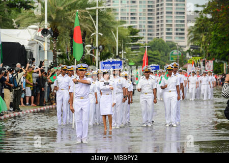 Pattaya, Thailand - November 19, 2017: Bangladesch Marine Parade am 50. Jahrestag des ASEAN International Fleet Review 2017 marschieren Stockfoto