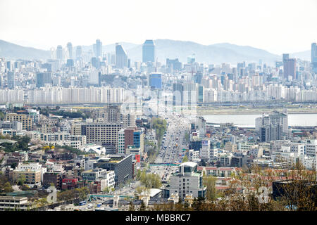 SEOUL, KOREA - April 04, 2014: Ansicht der Yongsan und Gangnam von Namsan in Seoul Stockfoto