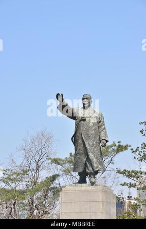 SEOUL, KOREA - April 04, 2014: Satue von baebeom Kim Gu an baekbeom Platz in Seoul Stockfoto