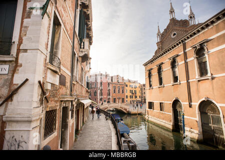 Venedig, Italien, 26. Oktober 2017: Kanal in Venedig, Italien. Altstadt. Stockfoto