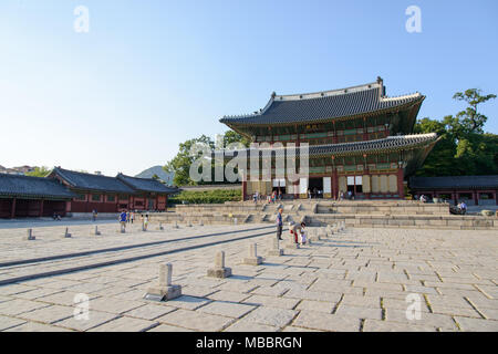 SEOUL, KOREA - September 20, 2014: Blick auf Injeongjeon in Changdeokgung Joseon Palace Stockfoto