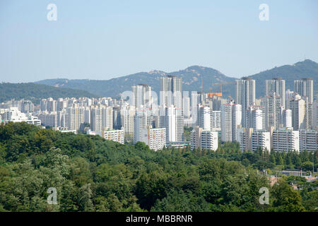 SEOUL, Südkorea - 30. AUGUST 2014: Blick auf Eunpyeong-gu von WM-Park Stockfoto