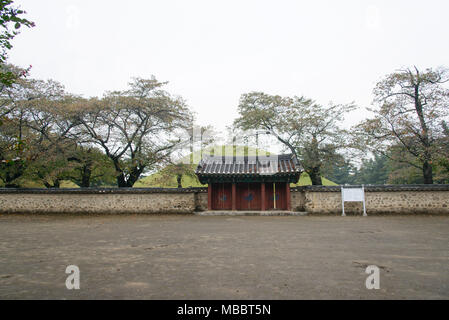 GYEONGJU, KOREA - Oktober 20, 2014: Grab von König michu in Daereungwon. Daereungwon ist groß alte Gräber der Könige und Adligen des Silla-reiches. Stockfoto