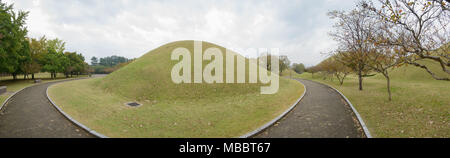 GYEONGJU, KOREA - Oktober 20, 2014: Daereungwon alte Gräber, die königlichen Gräber in der Silla Ära. In Gyeongju, Korea befindet. Stockfoto