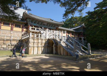 GYEONGJU, KOREA - Oktober 19, 2014: Cheongungyo und Baekungyo ist Treppe an Bulguksa Tempel, in Silla Epoche gebaut. Stockfoto