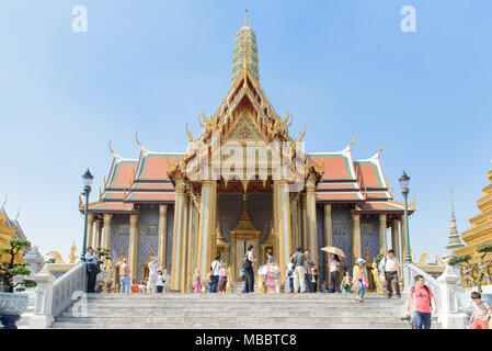 BANGKOK, THAILAND - 29. Dezember 2012: Königliche Pantheon genannt Prasat Phra Thep Bidorn in Smaragd Tempel. Stockfoto