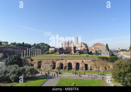 Rom, Italien, 21. JANUAR 2010: Foro Romano die Ruinen von vielen wichtigen historischen Gebäude im Zentrum von Rom. Es bedeutet, Forum Romanum und ist bekannt Stockfoto