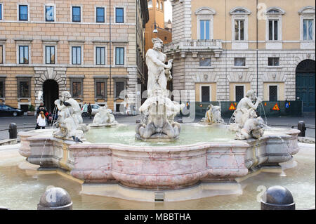 Rom, Italien, 27. JANUAR 2010: Fontana del Moro (Heide Brunnen) ist eine Römische Brunnen auf der Piazza Navona in Rom, Italien. Stockfoto