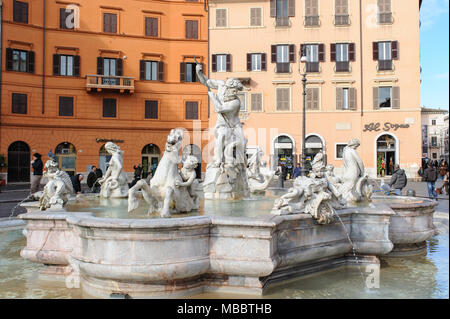 Rom, Italien, 27. JANUAR 2010: Fontana del Nettuno (neptunbrunnen) ist eine Römische Brunnen am nördlichen Ende der Piazza Navona in Rom, It Stockfoto