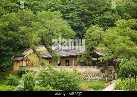 GYEONGJU, KOREA - August 9, 2010: Simgsujeong in Yangdong Folk Village in Gyeongju, gyeongsang-do, Korea. Das Dorf ist ein Weltkulturerbe der UNES Stockfoto