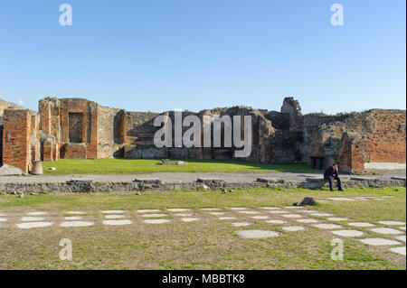 Neapel, Italien - 19. JANUAR 2010: Ruinen in Pompeji. Pompeji ist eine Ruine der antike römische Stadt in der Nähe von Neapel in Italien. Stockfoto