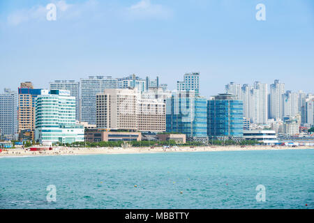 Busan, Korea - September 19, 2015: Haeundae Beach ist das Busan beliebteste Strand wegen seiner einfachen Zugang von der Innenstadt von Busan. Und es ist eine der m Stockfoto