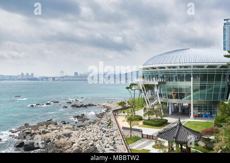 Busan, Korea - 19. September 2015: Die Nurimaru APEC ist auf Dongbaekseom Insel und für die 2 APEC Leaders' Treffen in 2005 gebaut. Die buildi Stockfoto