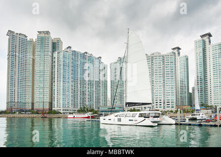Busan, Korea - September 19, 2015: Marine City ist ein Luxus und prestigeträchtigen Wohngebiet auf Suyeong bay zurückgewonnenen Landes in Haeundae Dist gebaut Stockfoto