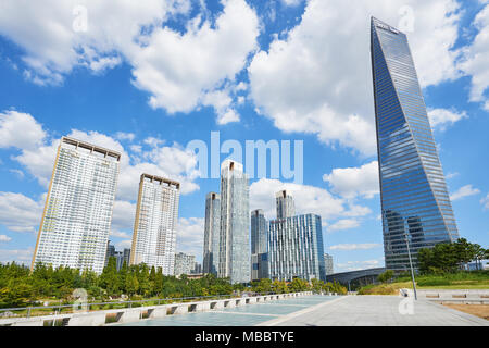 Songdo, Korea - September 07, 2015: Songdo International Business District (Songdo IBD) ist eine neue Smart City in Incheon, Südkorea gebaut. Es SIBD con Stockfoto