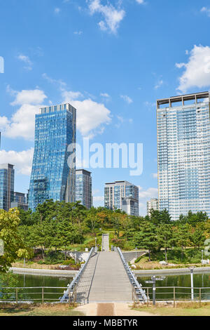 Songdo, Korea - September 07, 2015: Songdo International Business District (Songdo IBD) ist eine neue Smart City in Incheon, Südkorea gebaut. Es SIBD con Stockfoto