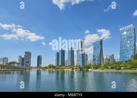 Songdo, Korea - September 07, 2015: Songdo International Business District (Songdo IBD) ist eine neue Smart City in Incheon, Südkorea gebaut. Es SIBD con Stockfoto