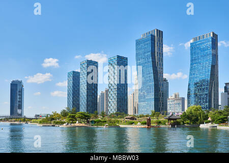 Songdo, Korea - September 07, 2015: Songdo International Business District (Songdo IBD) ist eine neue Smart City in Incheon, Südkorea gebaut. Es SIBD con Stockfoto