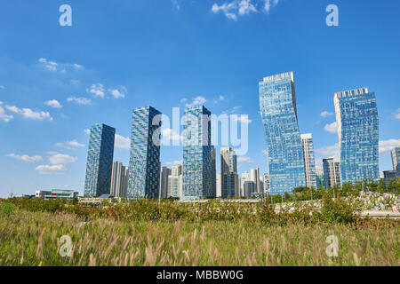 Songdo, Korea - September 07, 2015: Songdo International Business District (Songdo IBD) ist eine neue Smart City in Incheon, Südkorea gebaut. Es SIBD con Stockfoto