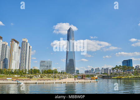 Songdo, Korea - September 07, 2015: ordentlich (Nordosten) Tower ist die teuerste Projekt Songdo im internationalen Geschäft Bezirk und die talles Stockfoto