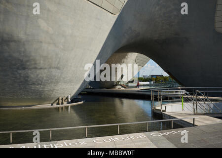 Songdo, Korea - September 07, 2015: Tri-Bowl ist ein multifunktionales, integrierte kulturelle Kunst Raum und es gehören eine Arena geformte Performance Space, educ Stockfoto