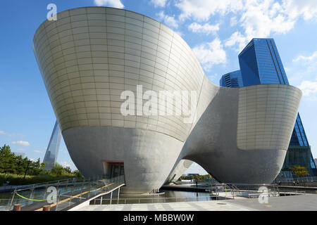 Songdo, Korea - September 07, 2015: Tri-Bowl ist ein multifunktionales, integrierte kulturelle Kunst Raum und es gehören eine Arena geformte Performance Space, educ Stockfoto