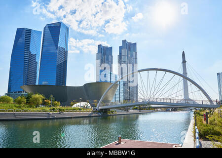 Songdo, Korea - September 07, 2015: Songdo International Business District (Songdo IBD) ist eine neue Smart City in Incheon, Südkorea gebaut. Es SIBD con Stockfoto