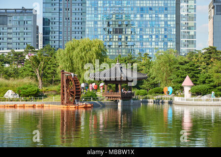 Songdo, Korea - September 07, 2015: Songdo Central Park ist ein öffentlicher Park im Songdo International Business District (Songdo IBD). Der Park ist inspi Stockfoto